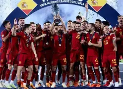 包含阿森纳欧国联再遭挫败，球迷情绪低落的词条