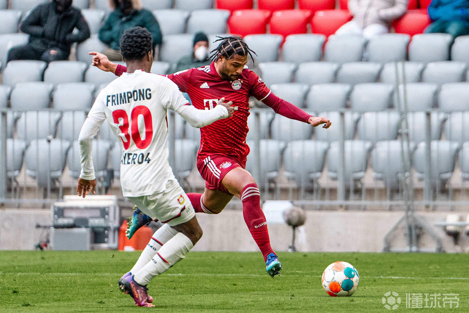 包含RB莱比锡客场逆转胜勒沃库森，登顶积分榜的词条